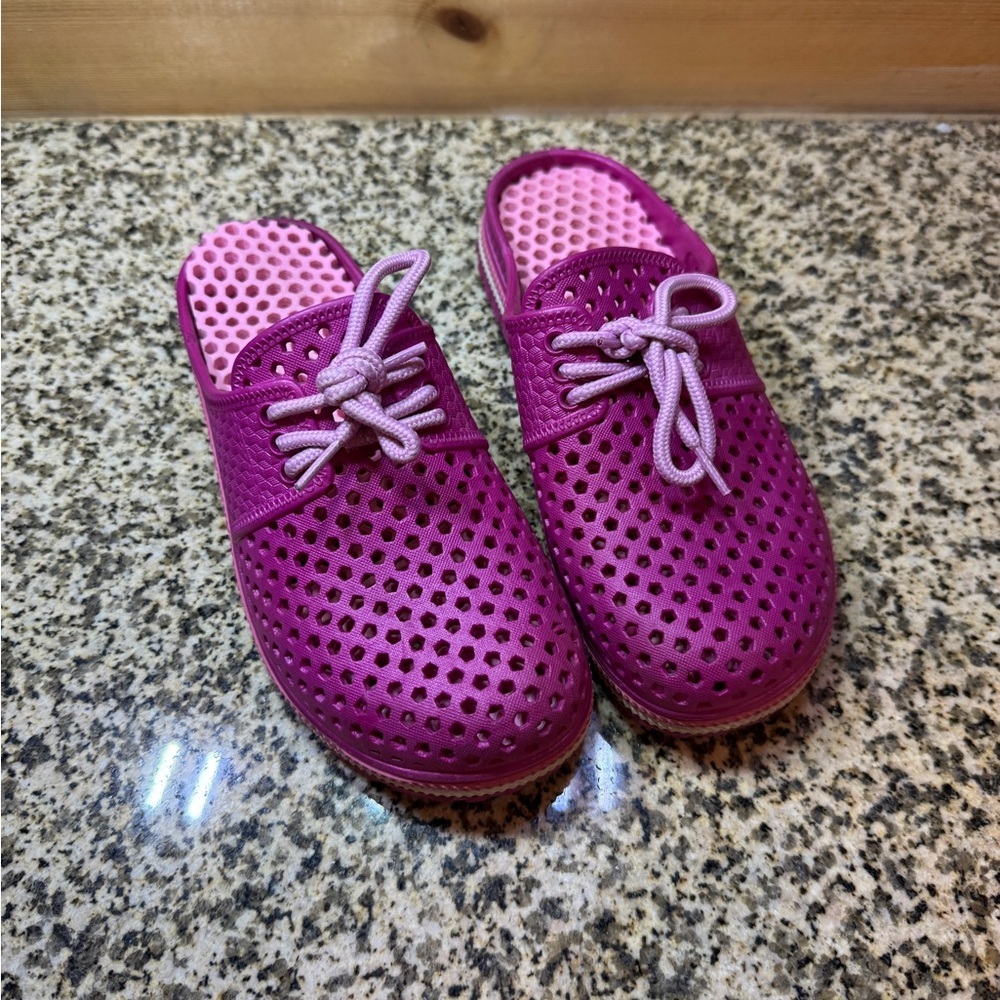 Pink Rubber Perforated Garden Clogs Water Shoes Kids Size 2/3 Slip On Mules‎
